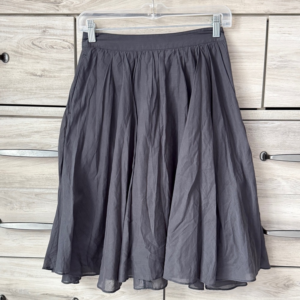 Super cool and flowy J.Crew Y2K charcoal gray skirt with pockets size 0P